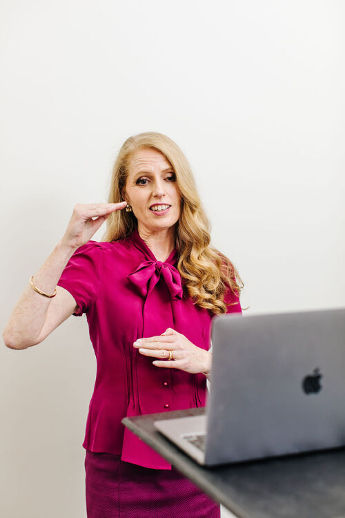 Marie-Claire Ross running a leadership program online
